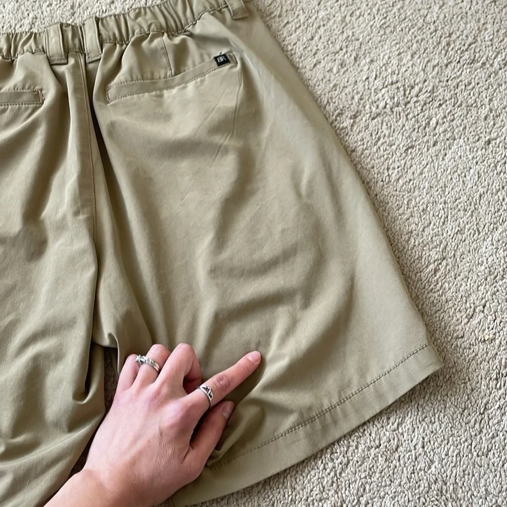 Banana Republic Men’s Comfort Flat Front Shorts 34 Khaki Tan 9’’ Inseam Casual